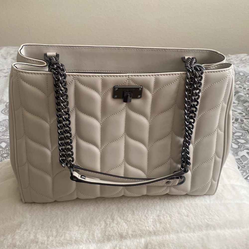 MICHAEL KORS TOTE, PEYTON VANILLA
LG CONV TOTE LEATHER